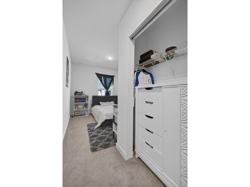 Built in 2023, this beautifully maintained 3-bedroom, 2 - photo 32