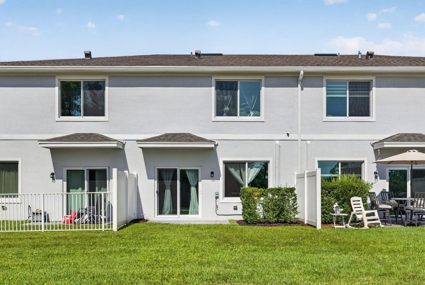 Built in 2023, this beautifully maintained 3-bedroom, 2 - photo 35