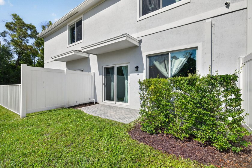 Built in 2023, this beautifully maintained 3-bedroom, 2 - photo 38