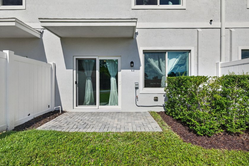 Built in 2023, this beautifully maintained 3-bedroom, 2 - photo 39