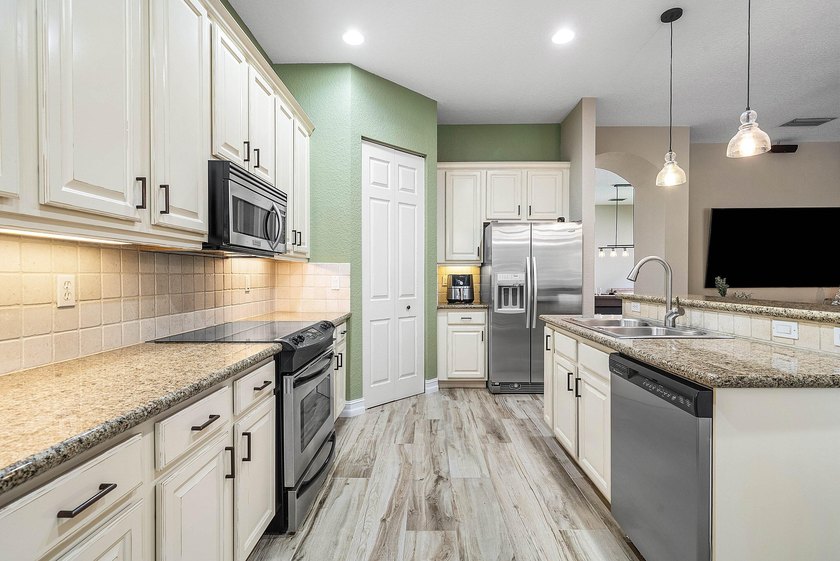 Welcome to this beautifully appointed Onyx model in the highly - photo 12