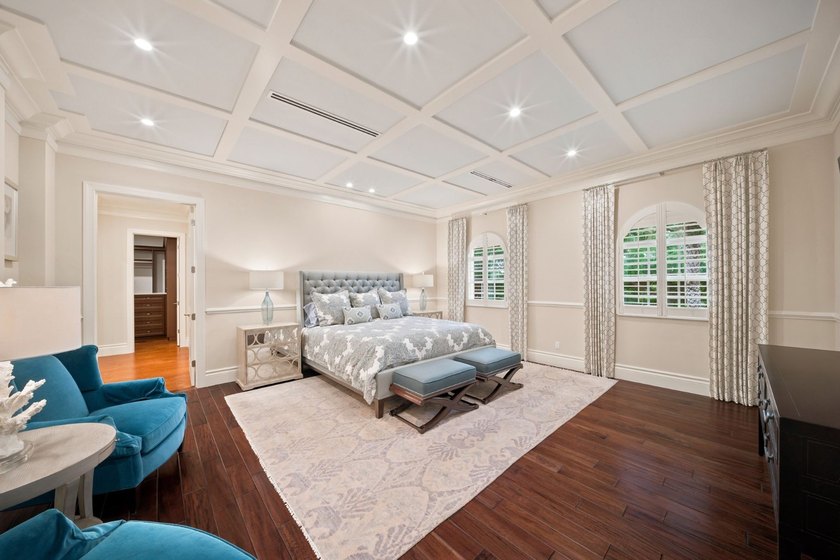 Welcome to an extraordinary estate in Pine Ridge, where over 8 - photo 20