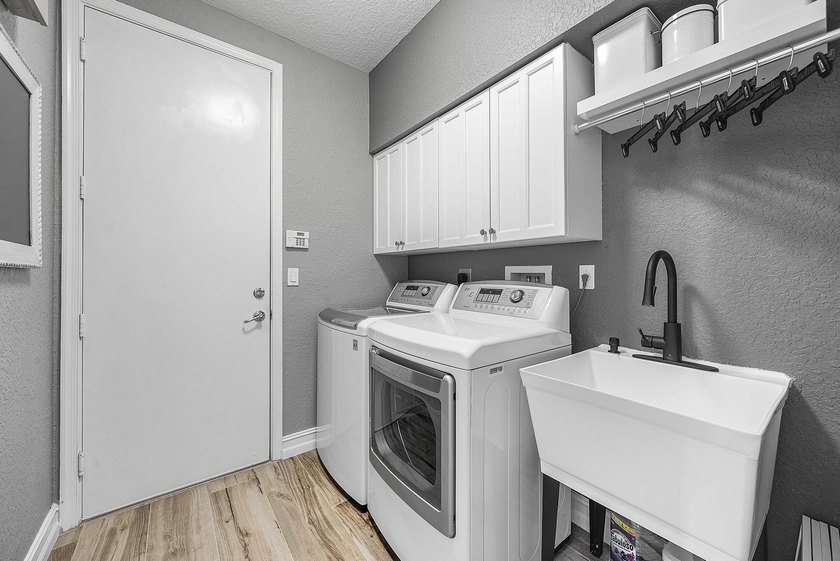 Welcome to this beautifully appointed Onyx model in the highly - photo 33