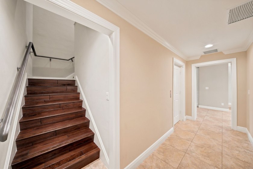 Welcome to an extraordinary estate in Pine Ridge, where over 8 - photo 41
