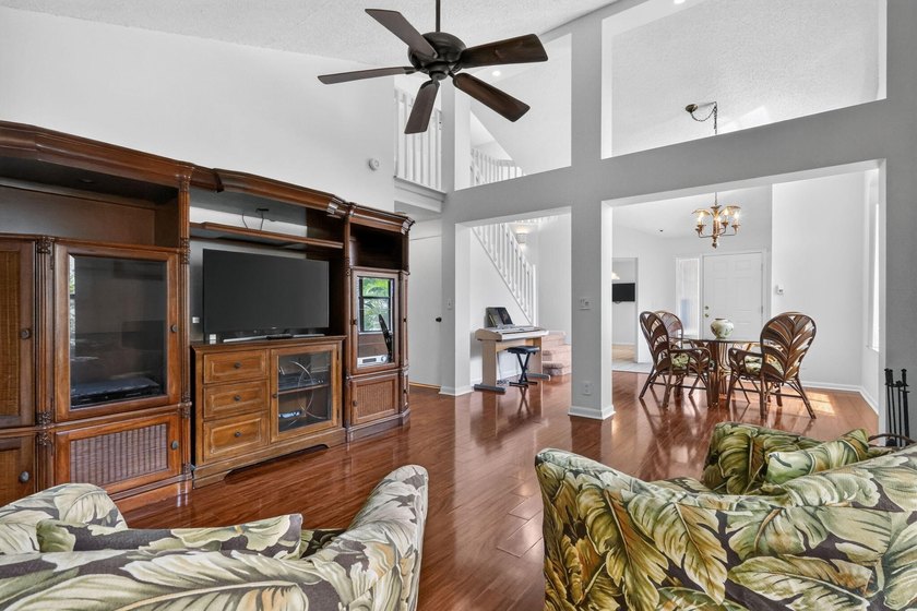 Welcome to this charming 3-bedroom, 2.5-bathroom townhouse - photo 11