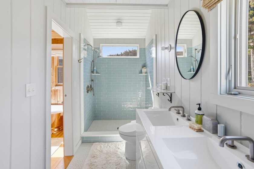 An iconic retreat in Chilmark, this totally renovated beach - photo 15