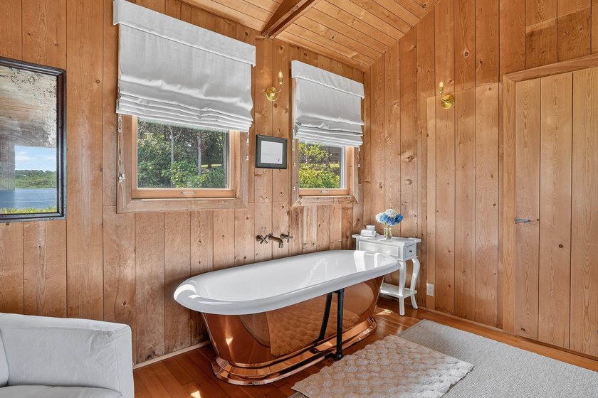 An iconic retreat in Chilmark, this totally renovated beach - photo 16