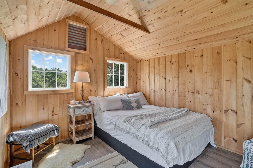 An iconic retreat in Chilmark, this totally renovated beach - photo 20