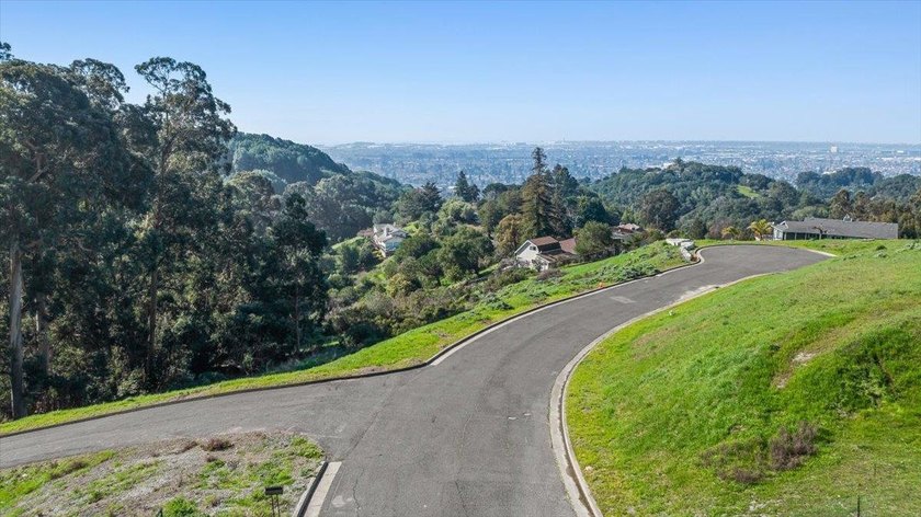 Rare Gated Development Opportunity | 6 Buildable Lots | - photo 22