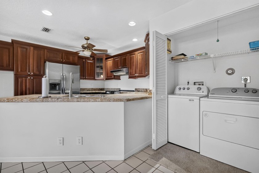 Welcome to this charming 3-bedroom, 2.5-bathroom townhouse - photo 24