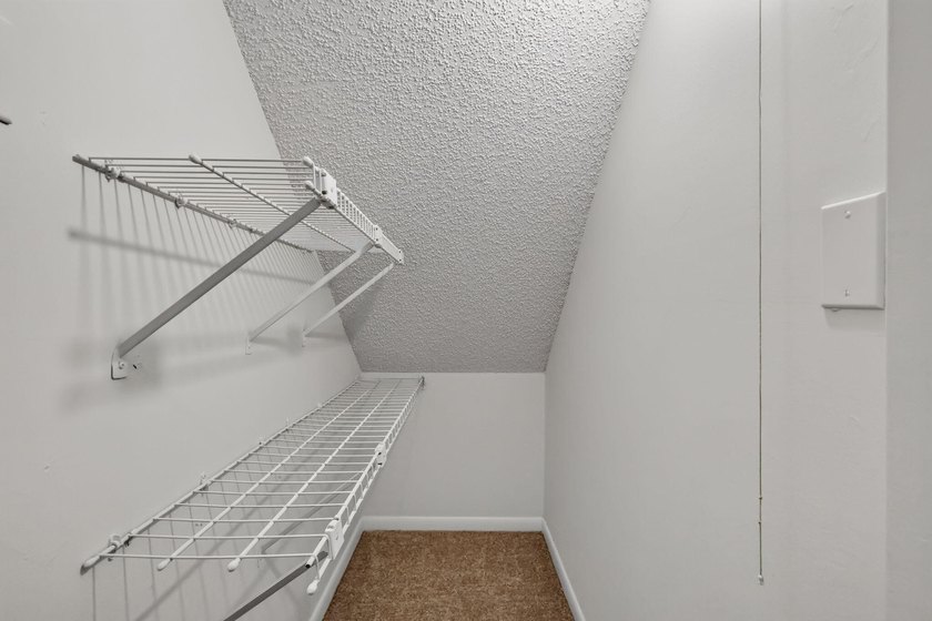 Welcome to this charming 3-bedroom, 2.5-bathroom townhouse - photo 25