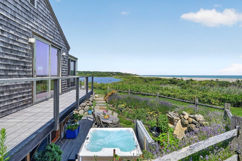 An iconic retreat in Chilmark, this totally renovated beach - photo 27