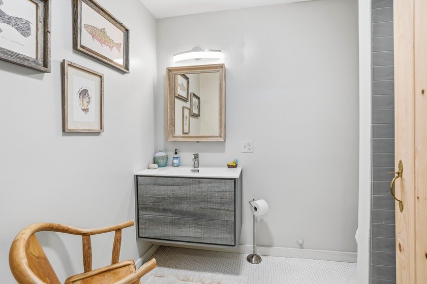 An iconic retreat in Chilmark, this totally renovated beach - photo 29