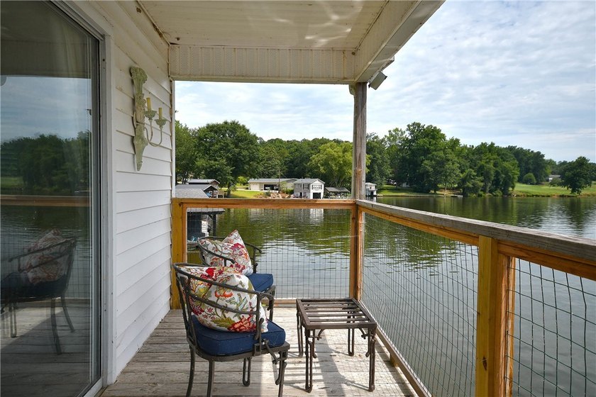 Lake life is supposed to be easy, and this one delivers from the - photo 31