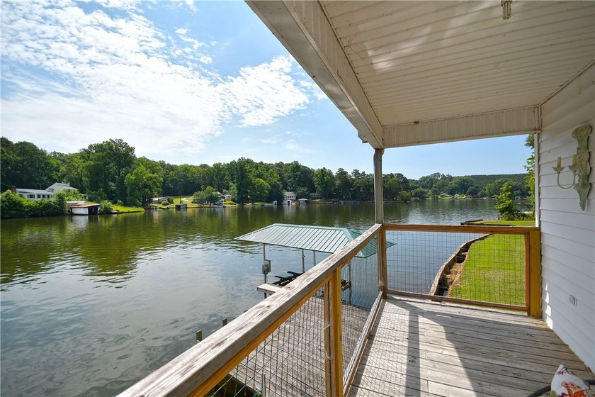 Lake life is supposed to be easy, and this one delivers from the - photo 32