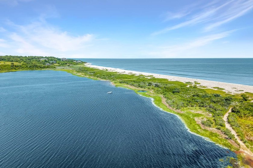 An iconic retreat in Chilmark, this totally renovated beach - photo 33