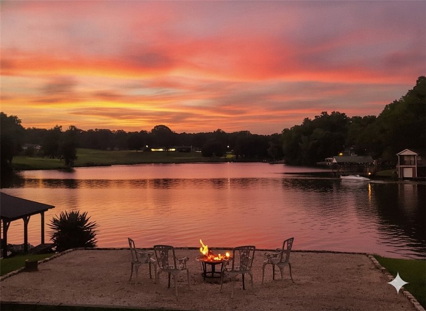 Lake life is supposed to be easy, and this one delivers from the - photo 34
