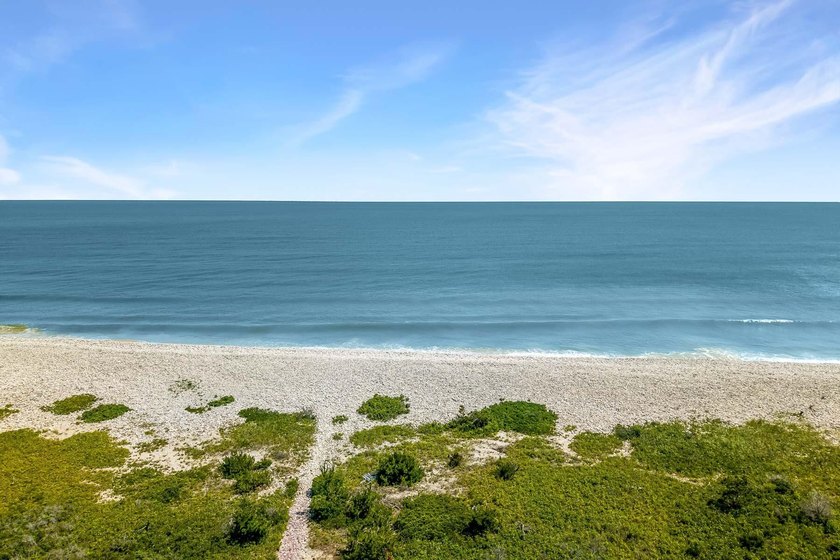 An iconic retreat in Chilmark, this totally renovated beach - photo 35