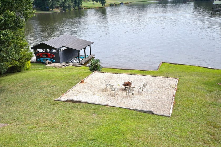 Lake life is supposed to be easy, and this one delivers from the - photo 35