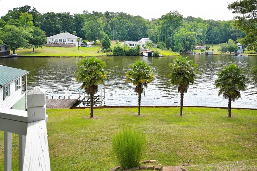 Lake life is supposed to be easy, and this one delivers from the - photo 36