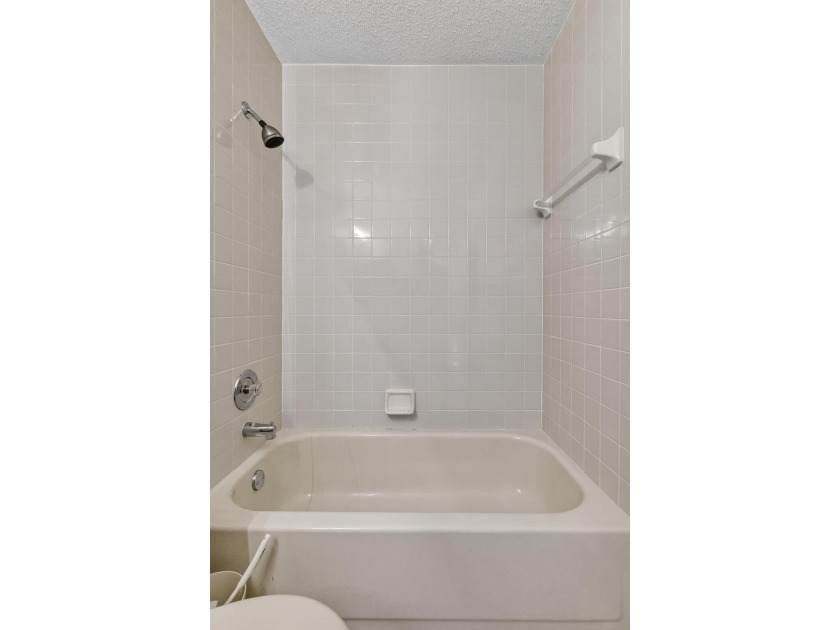 Welcome to this charming 3-bedroom, 2.5-bathroom townhouse - photo 37