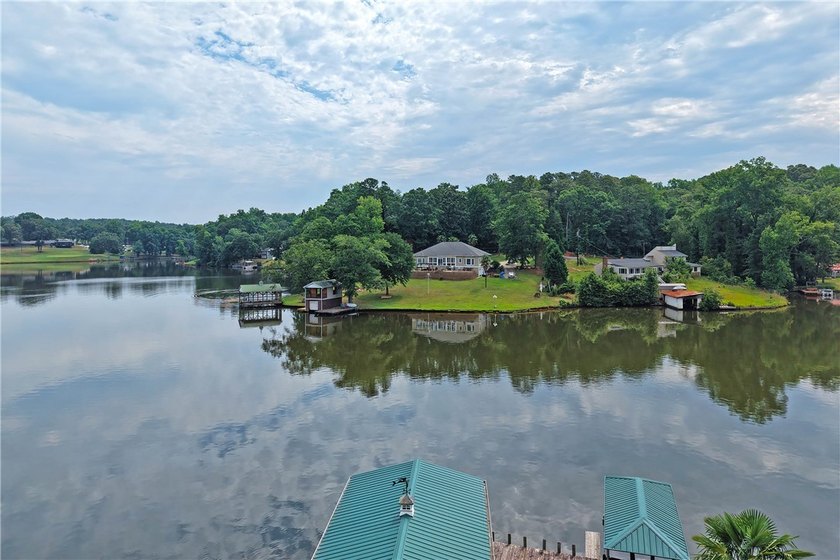 Lake life is supposed to be easy, and this one delivers from the - photo 38