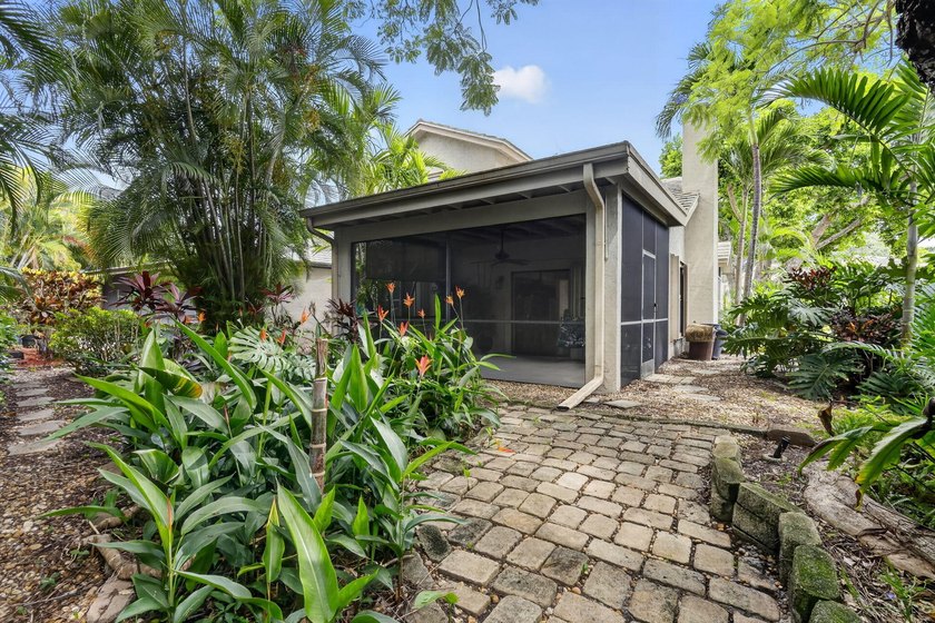 Welcome to this charming 3-bedroom, 2.5-bathroom townhouse - photo 43