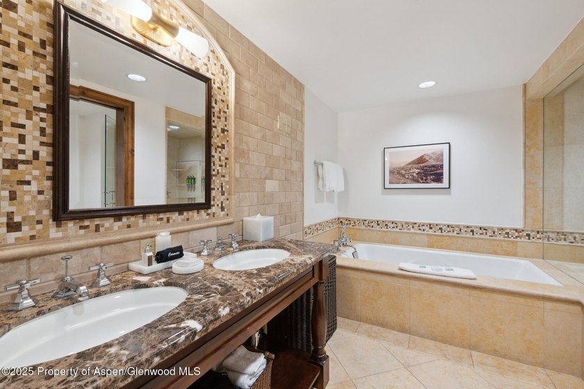 2024 renovations completed (including new decor, furniture - photo 15