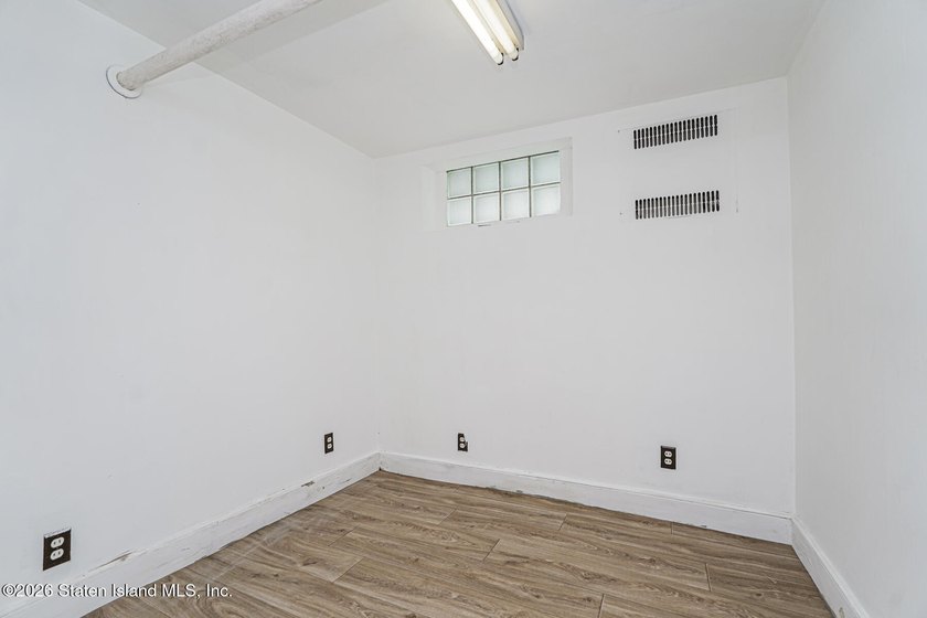 Come and see this magnificent one family detached home in the - photo 34