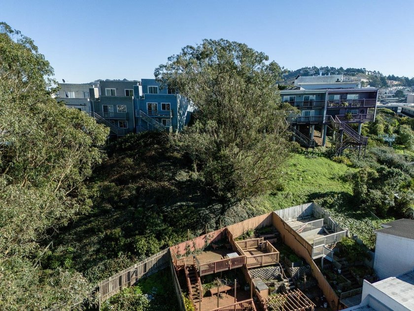 Vacant lot opportunity in a prime San Francisco location. Build - photo 4