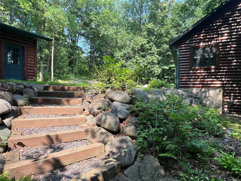 Gorgeous, log-sided property on Slim Lake at the end of a quiet - photo 13