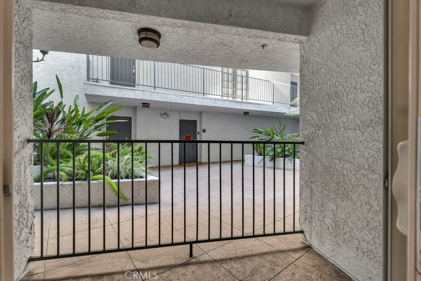 Welcome to this beautifully maintained first-floor condominium - photo 29