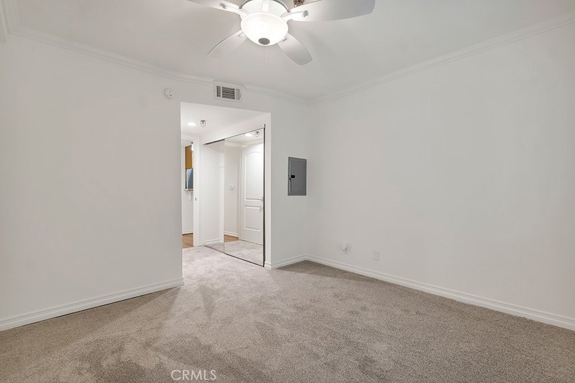 Welcome to this beautifully maintained first-floor condominium - photo 33