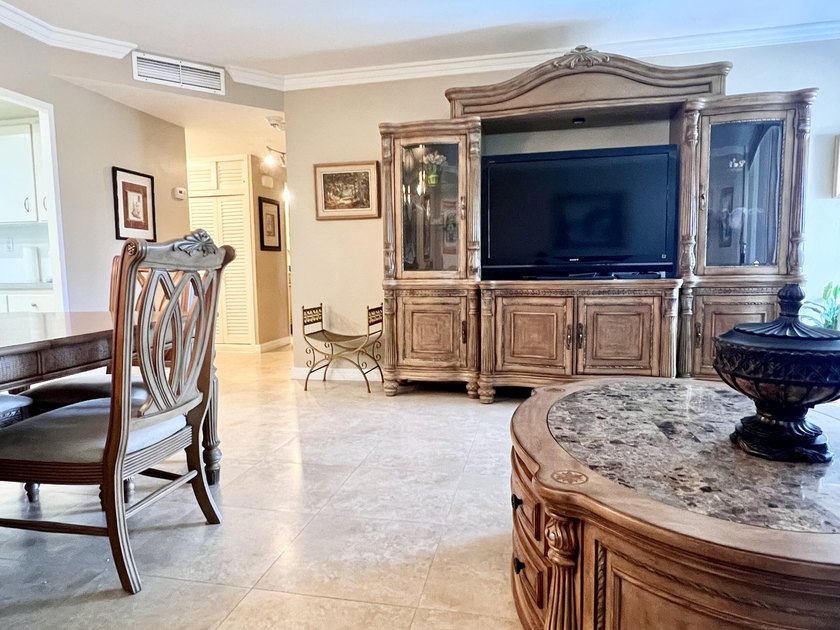 SUNNY &amp; SPACIOUS 1BD/1BA TURNKEY UNIT ACROSS FROM THE SANDY - photo 6
