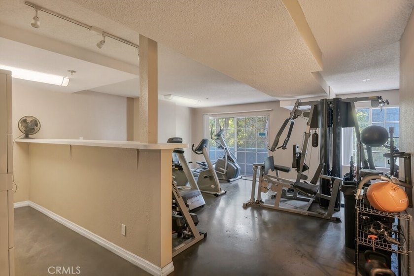 Welcome to this beautifully maintained first-floor condominium - photo 39