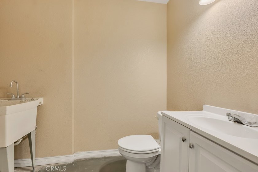 Welcome to this beautifully maintained first-floor condominium - photo 42