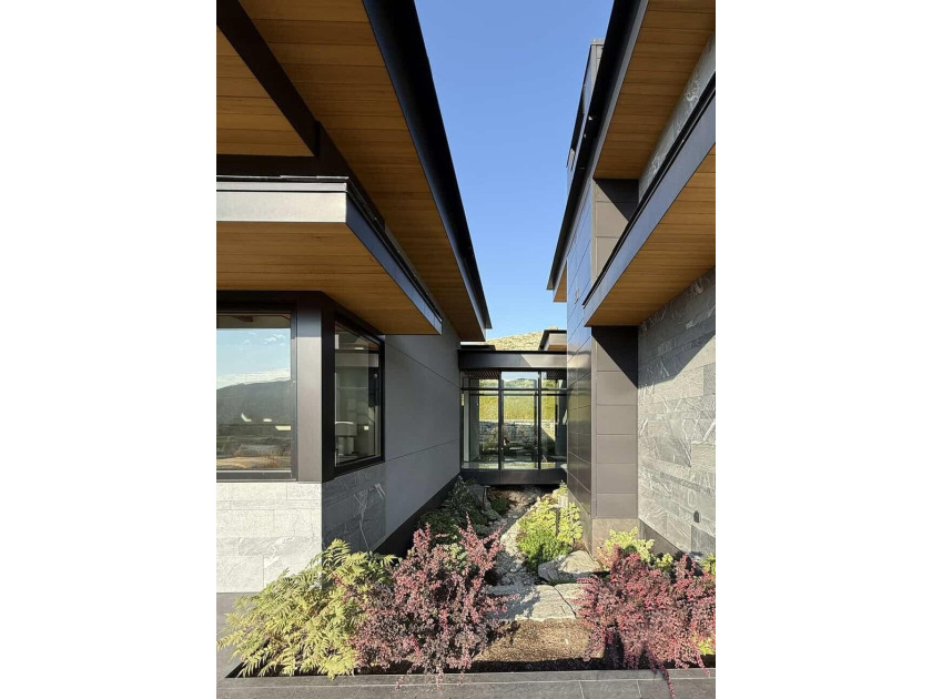 Stunning single-level Mountain Modern home with exceptional - photo 10