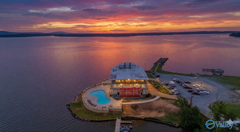 Enjoy lakeside living in this beautifully updated 1BR/1BA condo - photo 13