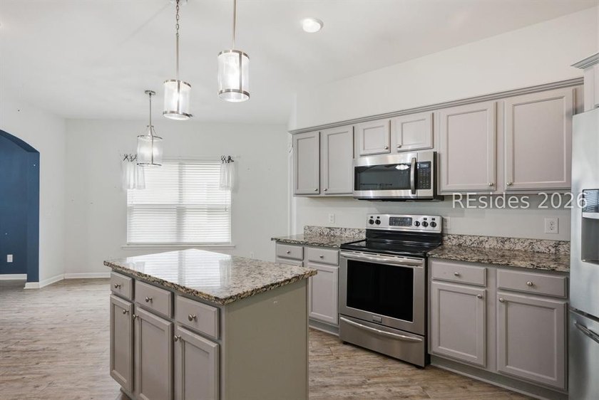 Beautifully maintained home with 3BR 2.5 BA with a great - photo 14