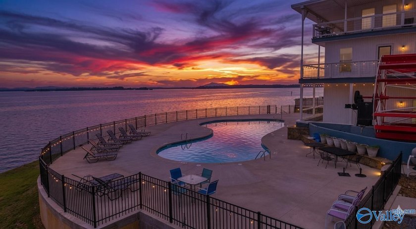 Enjoy lakeside living in this beautifully updated 1BR/1BA condo - photo 14
