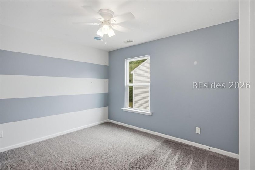 Beautifully maintained home with 3BR 2.5 BA with a great - photo 25