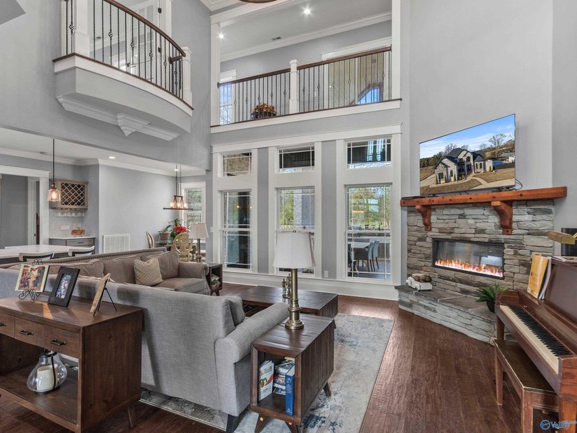 Welcome to a truly extraordinary residence where modern luxury - photo 11