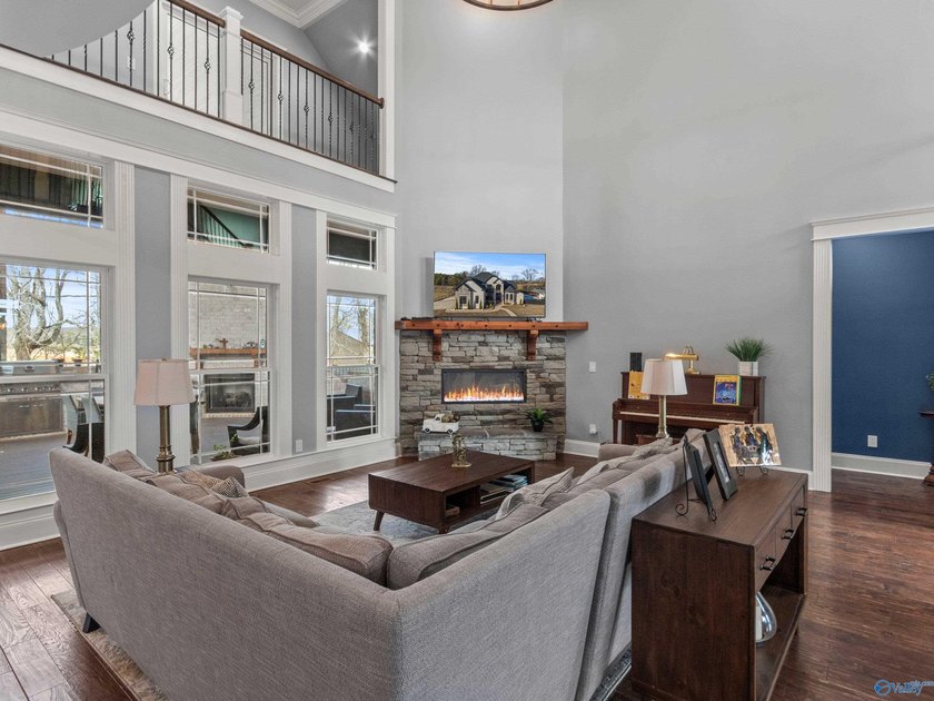 Welcome to a truly extraordinary residence where modern luxury - photo 12