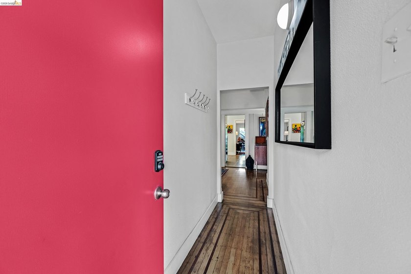 Set in a dynamic, authentically urban pocket, the neighborhood - photo 5