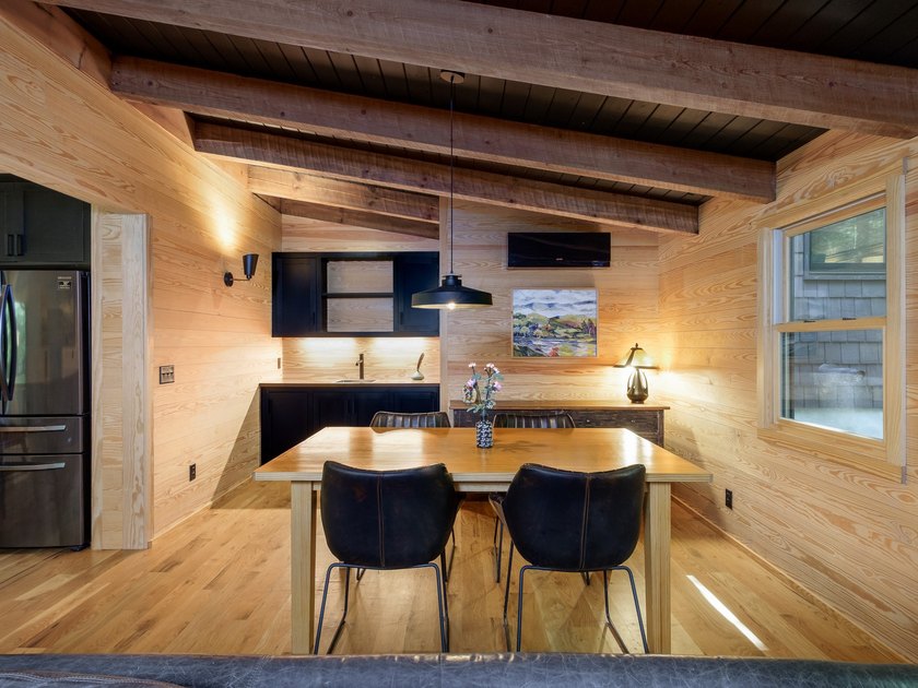 212 Southeast Shore Drive offers a level of craftsmanship and - photo 15