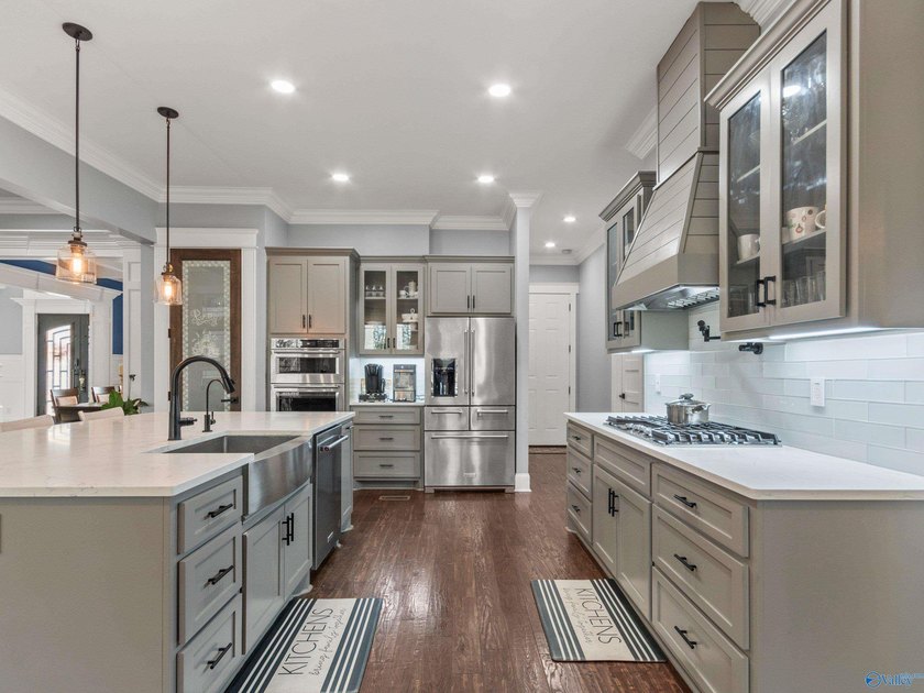 Welcome to a truly extraordinary residence where modern luxury - photo 16