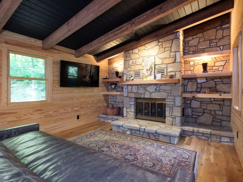 212 Southeast Shore Drive offers a level of craftsmanship and - photo 17