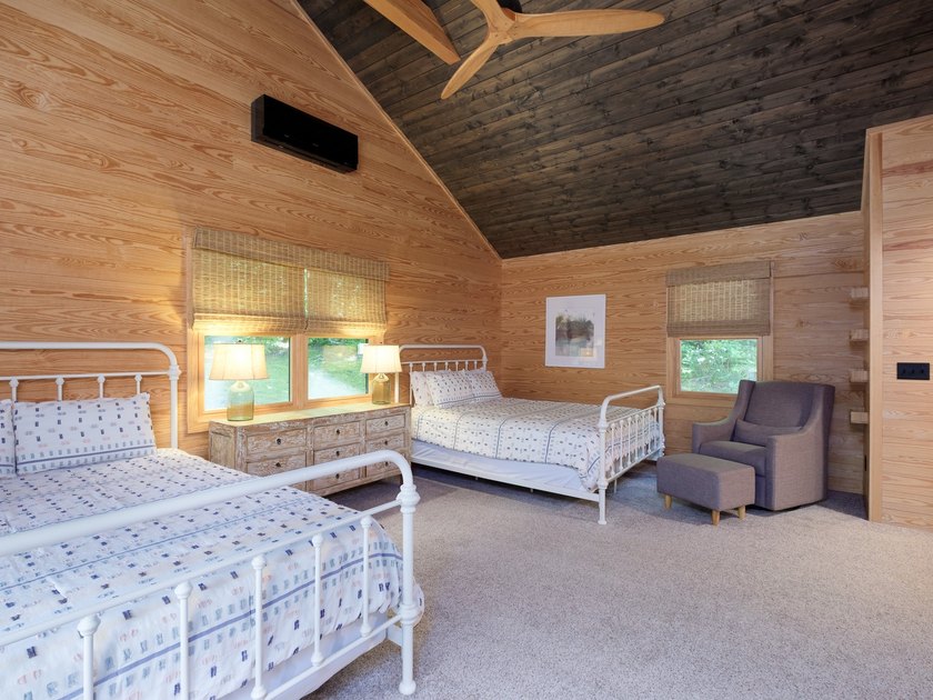 212 Southeast Shore Drive offers a level of craftsmanship and - photo 25