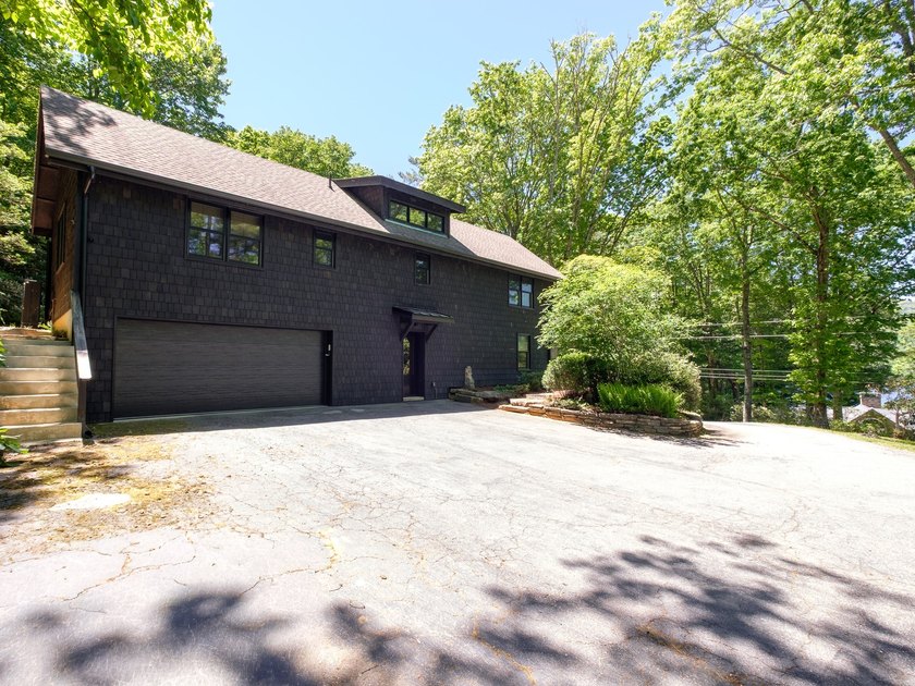 212 Southeast Shore Drive offers a level of craftsmanship and - photo 36
