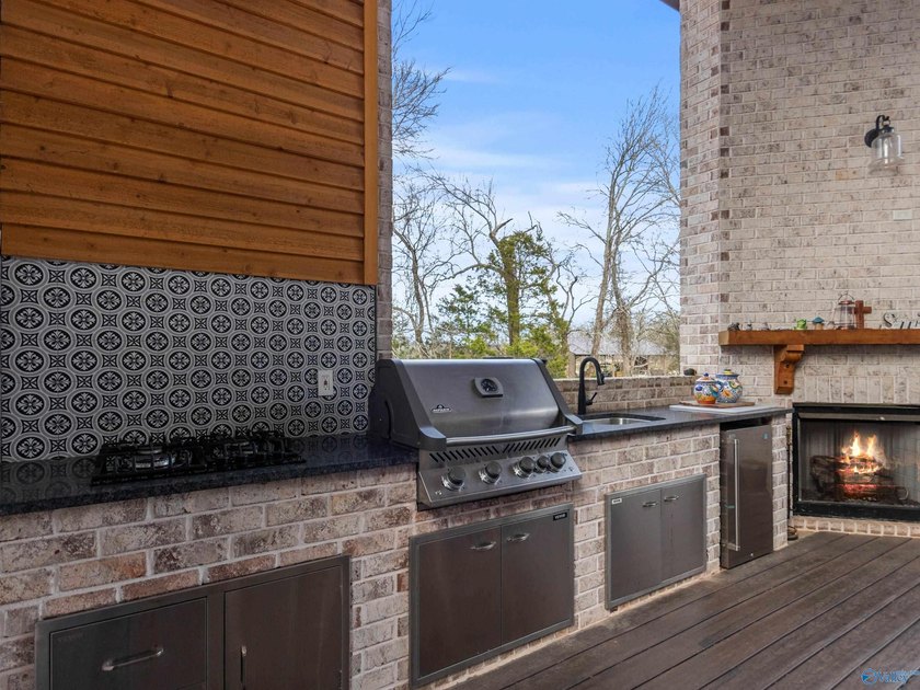 Welcome to a truly extraordinary residence where modern luxury - photo 36